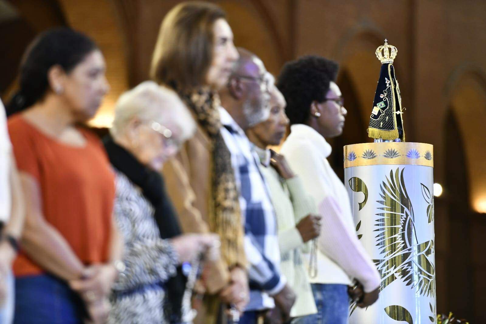 Romaria da Família dos Devotos reza terço em gratidão a Maria