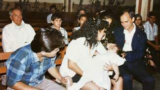 padre robert prevost papa leão xiv no batizado de sua afilhada mildred