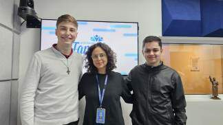 seminaristas Caio Gonçalves e Luís Felipe de Oliveira, da Comunidade Vocacional Dom Muniz