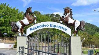 Portão de entrada do Receptivo Equestre