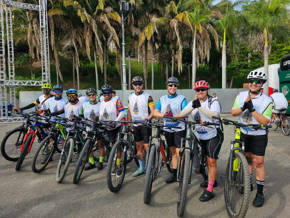 Ciclista mantém tradição rumo à Casa da Mãe