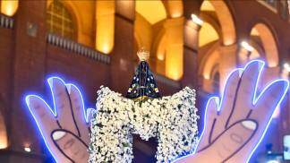 Carro andor com Nossa Senhora