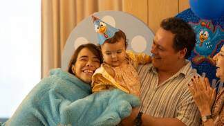 Cena do filme "Mãe fora da caixa"