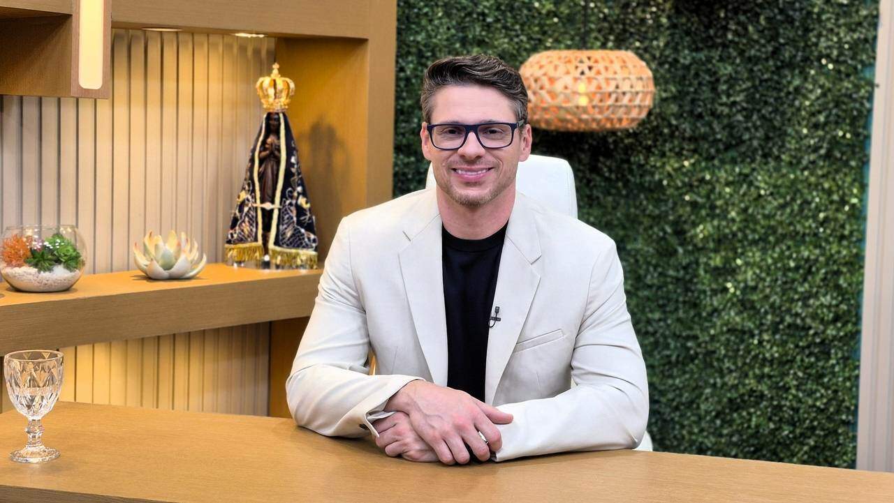 Dr. Rodrigo Gurgel recebe a reumatologista Marília Furquim para falar sobre o caso de Arianne no Você Bem Melhor deste sábado. (Créditos: Cleyson Martins / TV Aparecida)