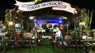 Presépio localizado no Santuário Nacional em 2025 com os personagens bíblicos