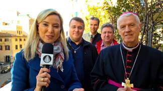redentoristas, dom orlando e camila morais em roma para os 20 anos da tv aparecida