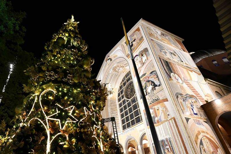 Como o Santuário se transforma para o Nascimento de Cristo?