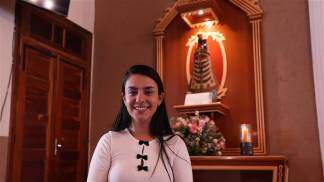 Caroline catequista e mãe 