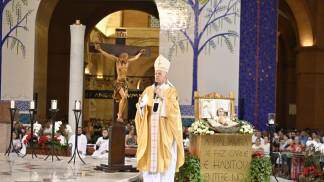 Dom Orlando no Altar Central do Santuário Nacional
