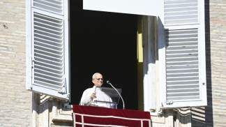 papa leao xiv na janela do angelus em 2025