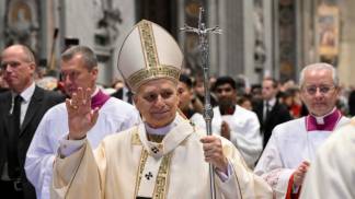 papa leao xiv com nova férula papal