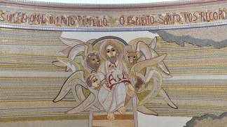 O Filho-Cordeiro no colo do Pai