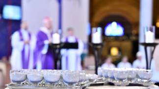 Missa de cinzas no altar central