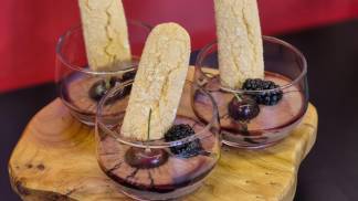 sobremesa-com-calda-vinho-do-porto-sabor-de-vida