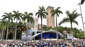 Terço dos Homens no Pátio das Palmeiras