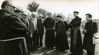 cerimônia de plantação de árvores em memória do Padre Gaetano Tantalo.