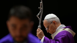 papa leão xiv durante missa na turquia em viagem apostolica 2026