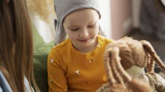 Criança com cancer infantil