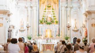 igreja no brasil durante missa
