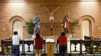 Pessoas na Capela das Confissões