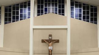 Grupo de Terço dos Homens reunido em oração