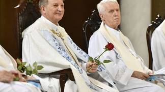 Dom Mário Antônio ao lado de Dom Orlando Brandes durante cerimônia da Novena de 2022