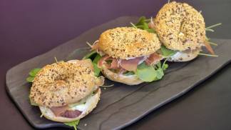 pão-bagel-recheado-sabor-de-vida_Easy-Resize.com