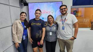 Sônia Lima, Assistente Social do Projeto, e Natália Stefany, usuária do projeto Colinho de Mãe no Conexão Aparecida