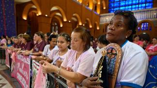 Mulheres do Terço acompanhando Missa Solene no Santuário Nacional