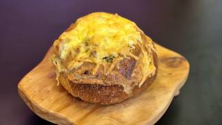 frango-alfredo-no-pão-de-alho_