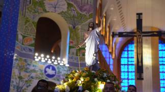 Imagem do Cristo Ressuscitado na Procissão de Páscoa