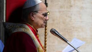 Papa rezando regina coeli