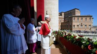 papa leao xiv na sacada no domingo de pascoa em 2026