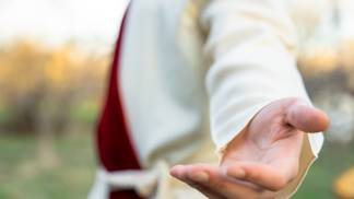 jesus estende a mão