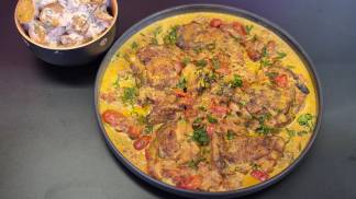 sobrecoxa-de-frango-com-molho-de-tomate-sabor_