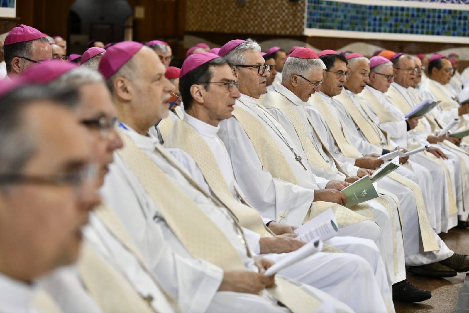 Bispos durante a Missa de Abertura da CNBB