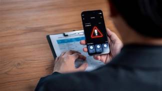 Conceito de alerta de risco de cibersegurança e financeiro bancário Concept Style Adobe Stock