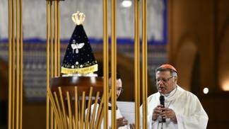 momento da consagração em missa no altar central da 62ª assembleia geral da cnbb