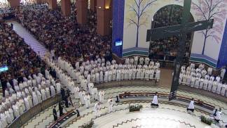 vista aérea do Altar Central em Missa do 3º Domingo do Tempo Pascal - 62ª AG CNBB