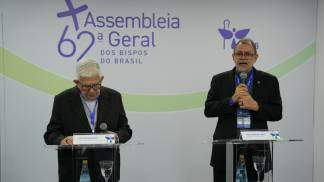 dom josé belisário e dom hernaldo durante coletiva de imprensa da 62ª assembleia da CNBB
