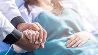 mãos dadas no hospital