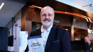 Silvonei José em divulgação de seu novo livro