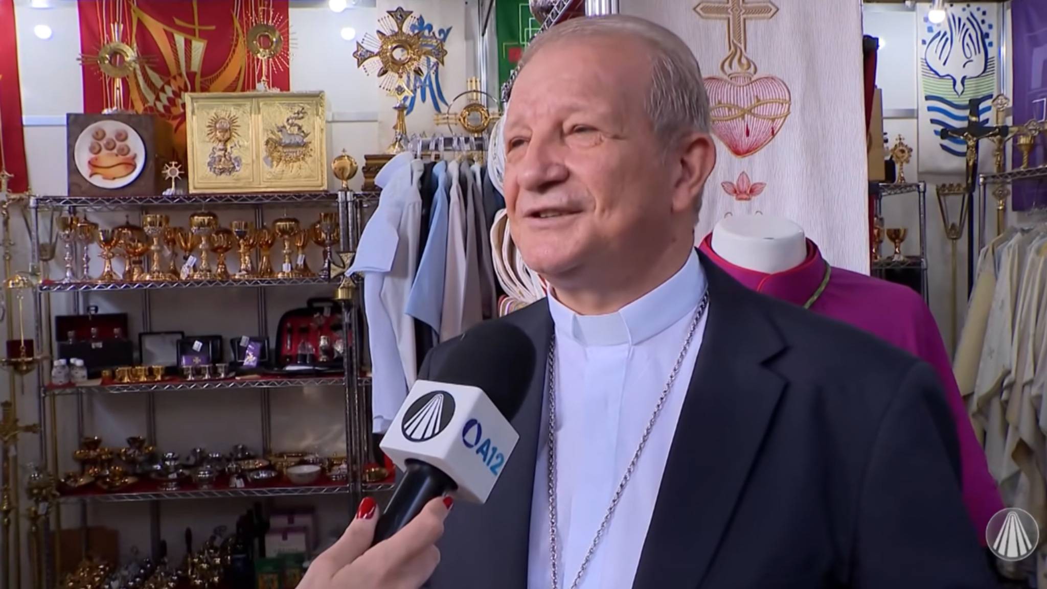 Dom Mário Antonio recebe vestes para posse em Aparecida