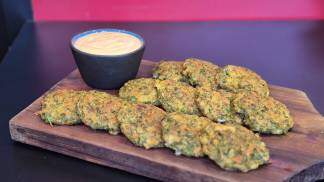 bolinho-de-brocolis-com-queijo