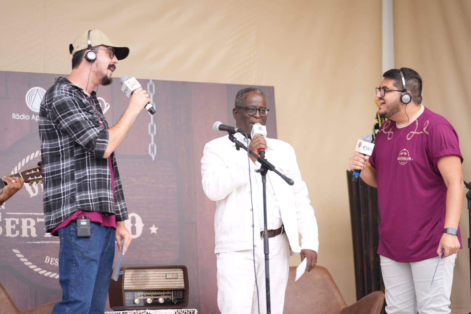 Dia do Sertanejo em 2026, no detalhe padre Vanderlei Sousa e locutores