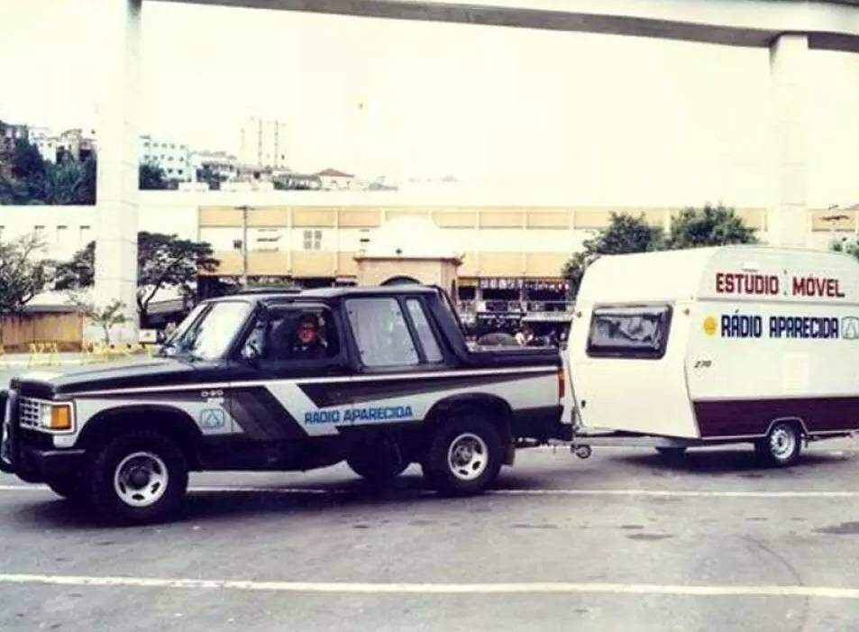 No dia 12 de outubro de 1990, durante a Festa de Nossa Senhora Aparecida, foi inaugurado o Estúdio Móvel da Rádio Aparecida, instalado em um trailer e preparado para transmissões externas.