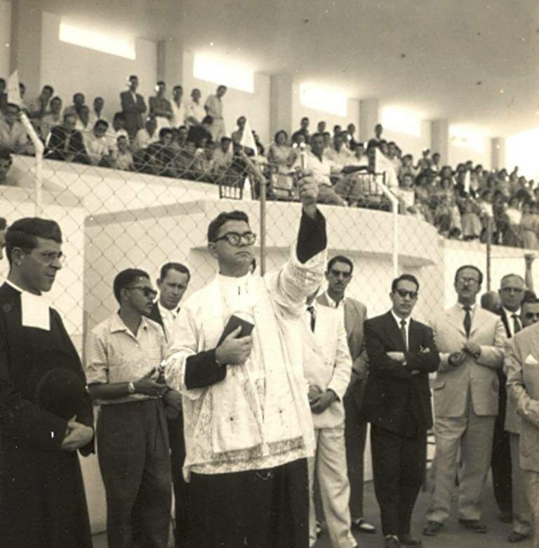 Pe. Rubem Leme Galvão na Rádio Aparecida, em 1959.