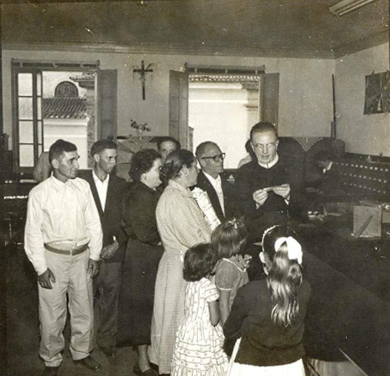 Pe. Vítor Coelho de Almeida em registro realizado na Rádio Aparecida, em 1959.