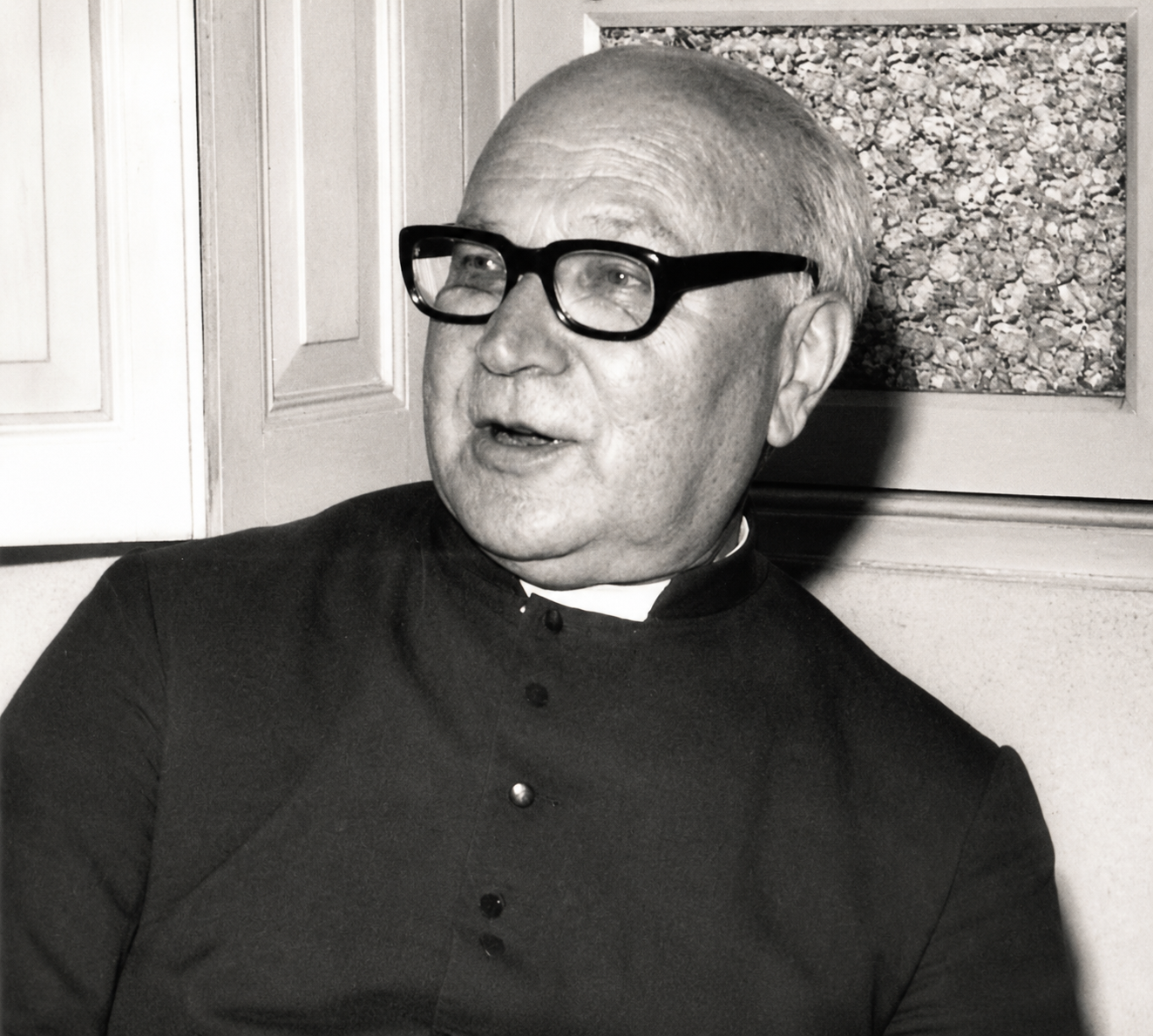 Dom Antônio Ferreira Macedo, C.Ss.R, na época superior provincial, foi quem solicitou a criação de uma emissora de rádio em Aparecida.