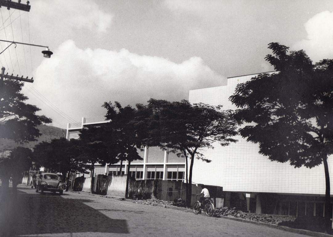 Fachada do novo prédio da Rádio na década de 1970